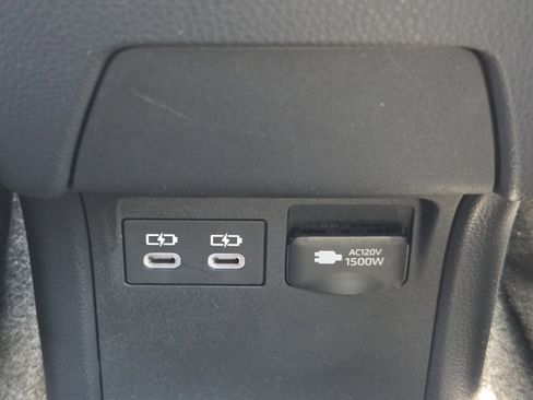 Used 2025 Toyota Prius Plug-In Hybrid FWD image 11