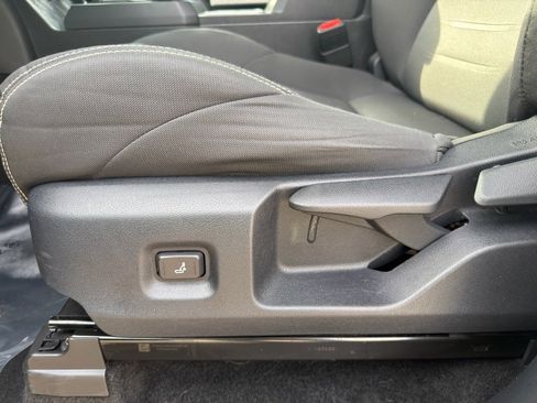 Used 2024 Toyota Tacoma TRD Off-Road image 15