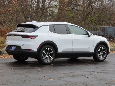 New 2026 Chevrolet Equinox EV LT image 3