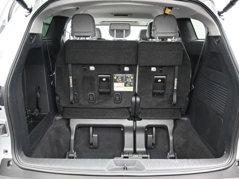 Used 2025 Toyota Sienna XLE image 32