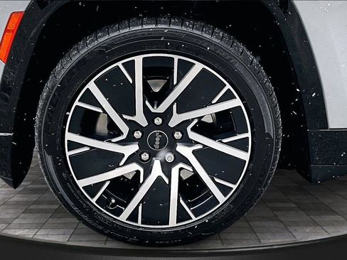 Used 2025 Jeep Wagoneer S Limited image 10