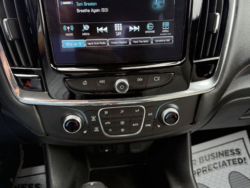 Used 2018 Chevrolet Traverse LT FWD image 19
