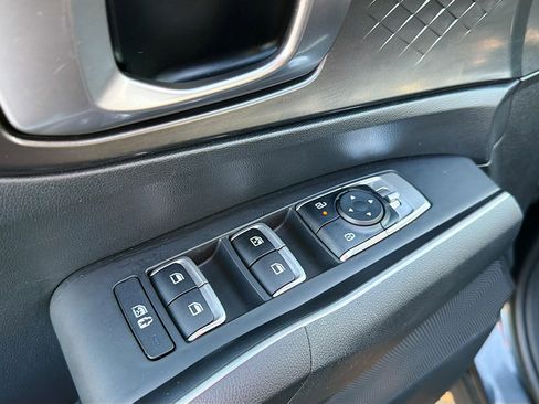 Used 2024 Kia Sorento S image 8