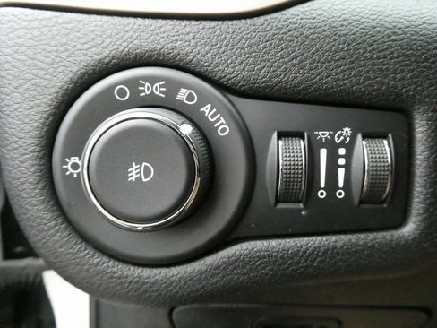 Used 2017 Jeep Cherokee Latitude w/ Safety/Convenience Group image 22