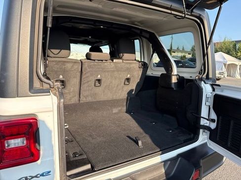Used 2024 Jeep Wrangler Unlimited Rubicon 4xe AWD/4WD image 15