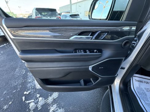 Used 2022 Jeep Wagoneer Series III w/ Convenience Group I image 24