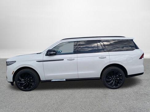 New 2026 Lincoln Navigator Reserve image 6