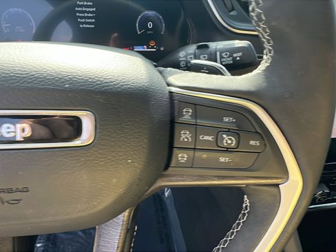 Certified 2024 Jeep Grand Cherokee Limited image 28