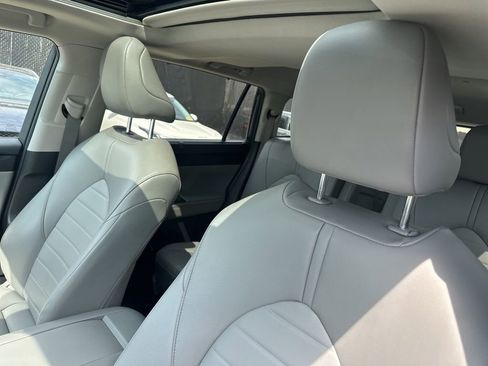 Used 2023 Toyota Highlander XLE image 12