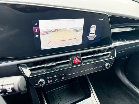 Used 2024 Kia Niro EX image 18