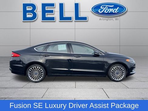 Used 2017 Ford Fusion SE image 2
