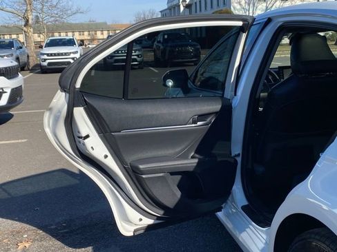 Used 2021 Toyota Camry XLE w/ Cold Weather Package image 28