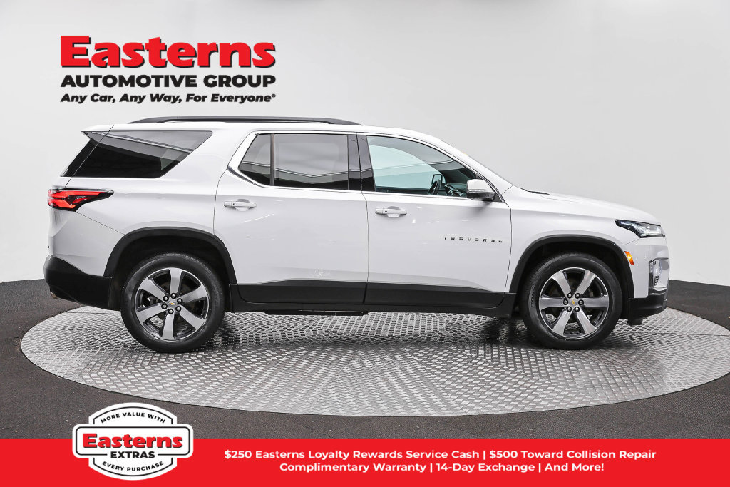 Used 2023 Chevrolet Traverse LT w/ LT Premium Package AWD/4WD image 5