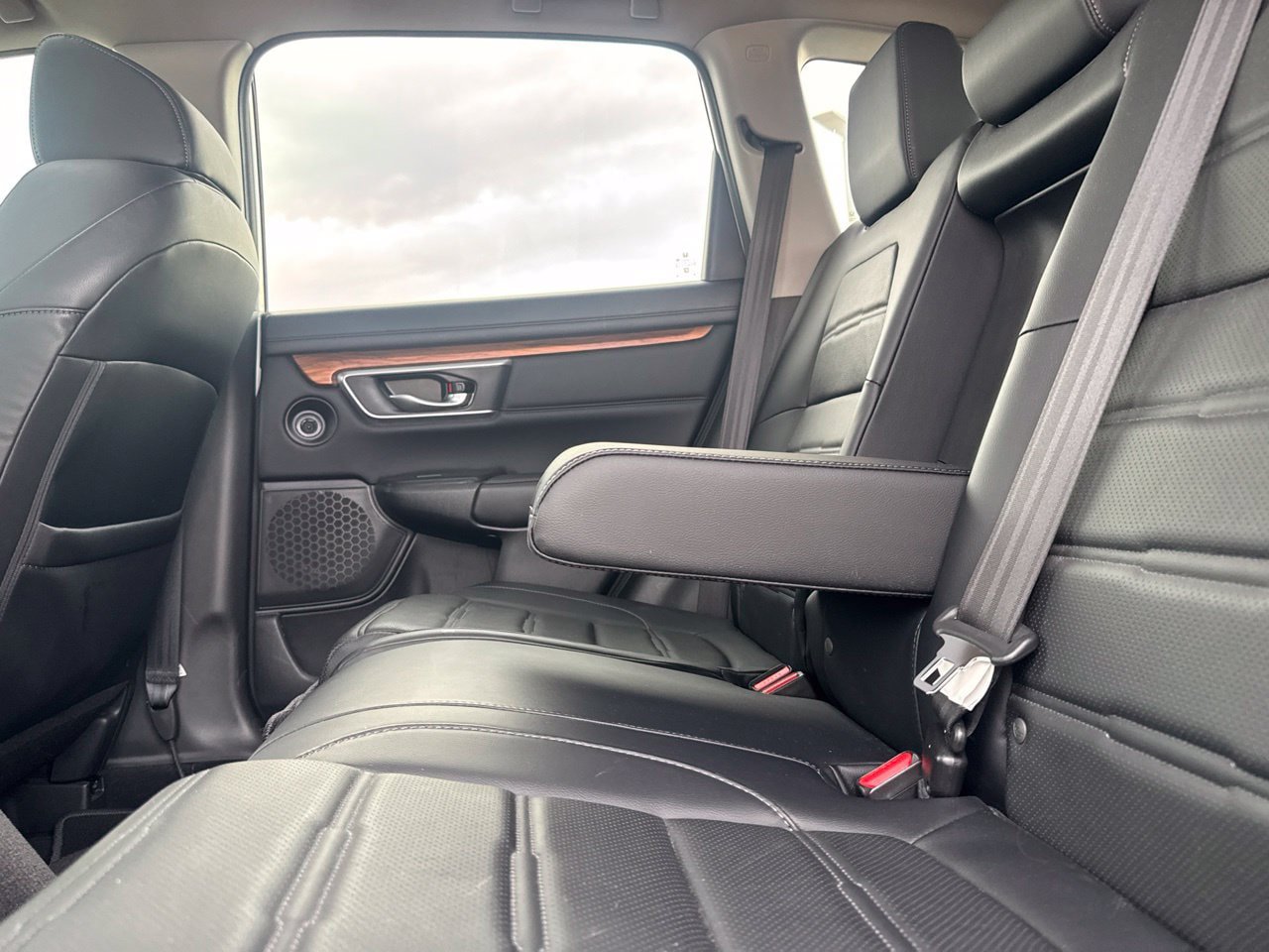 Used 2018 Honda CR-V Touring image 39