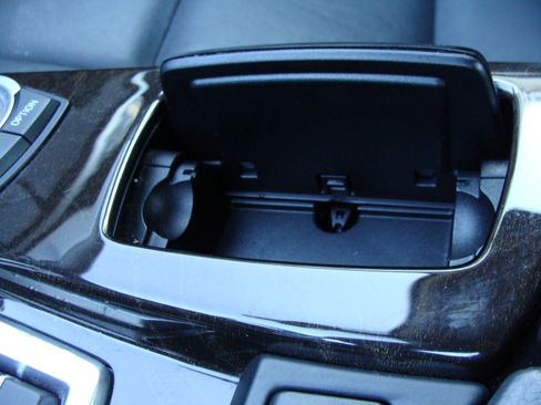 Used 2013 BMW 528i xDrive Sedan image 32