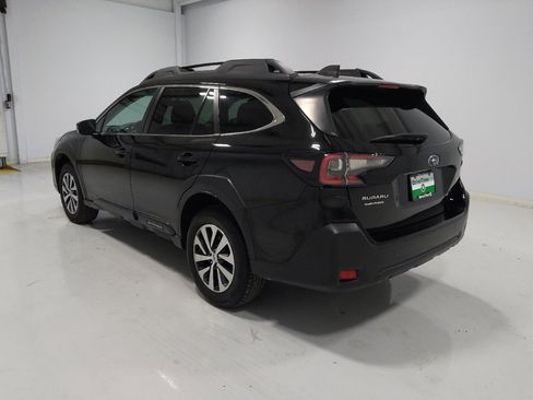 Used 2023 Subaru Outback Premium AWD/4WD image 5