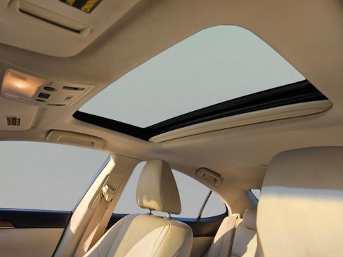 Used 2015 Lexus ES 300h w/ Navigation System Package image 14