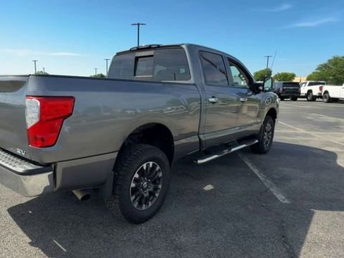Used 2017 Nissan Titan SV RWD image 8