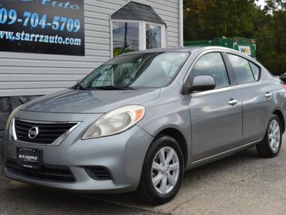 Used 2014 Nissan Versa SV w/ Convenience Package