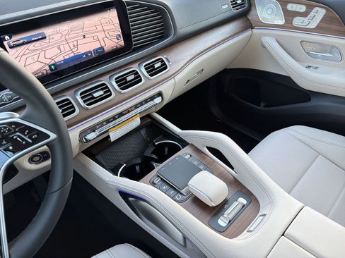 New 2026 Mercedes-Benz GLS 450 4MATIC image 27