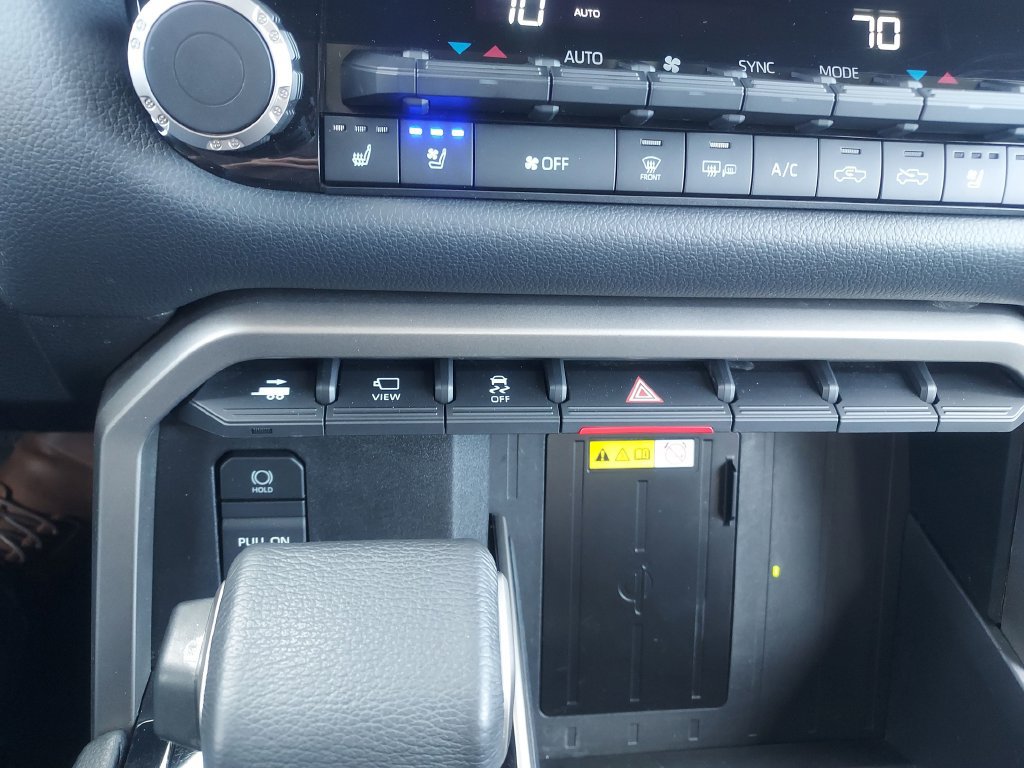 Used 2022 Toyota Tundra Limited AWD/4WD image 23