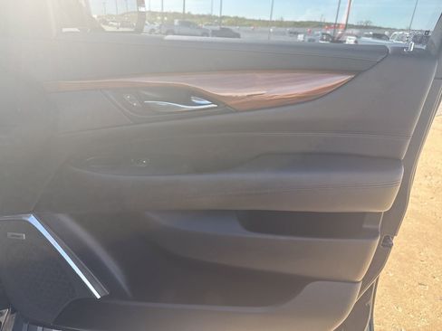 Used 2019 Cadillac Escalade Premium Luxury AWD/4WD image 27