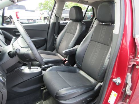 Used 2015 Chevrolet Trax LT w/ LT Sun and Sound Package AWD/4WD image 19