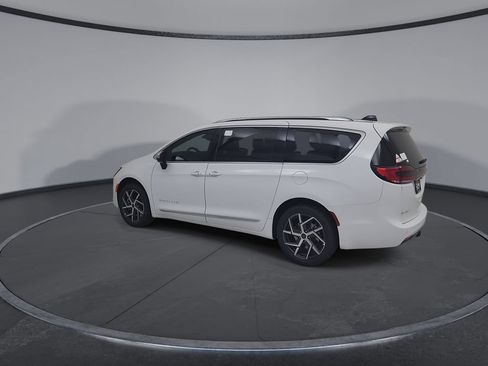 New 2027 Chrysler Pacifica Pinnacle w/ Theater Group AWD/4WD image 10
