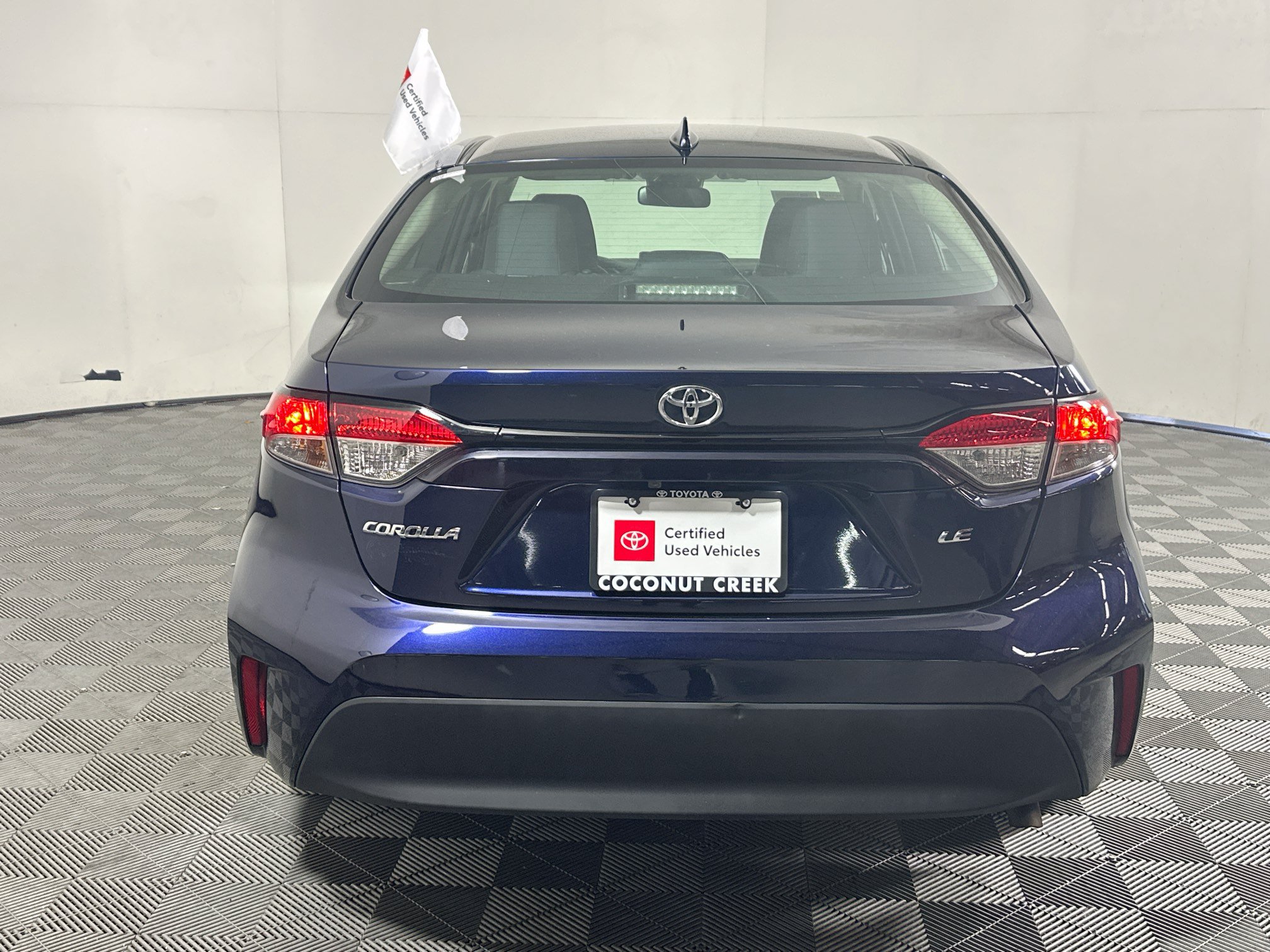 Used 2023 Toyota Corolla LE FWD image 4
