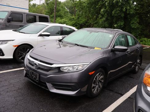 Used 2018 Honda Civic EX image 4