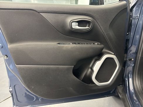 Used 2021 Jeep Renegade Latitude w/ Convenience Group image 13