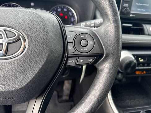 Used 2020 Toyota RAV4 LE image 15