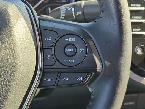 Used 2020 Toyota Camry SE image 30