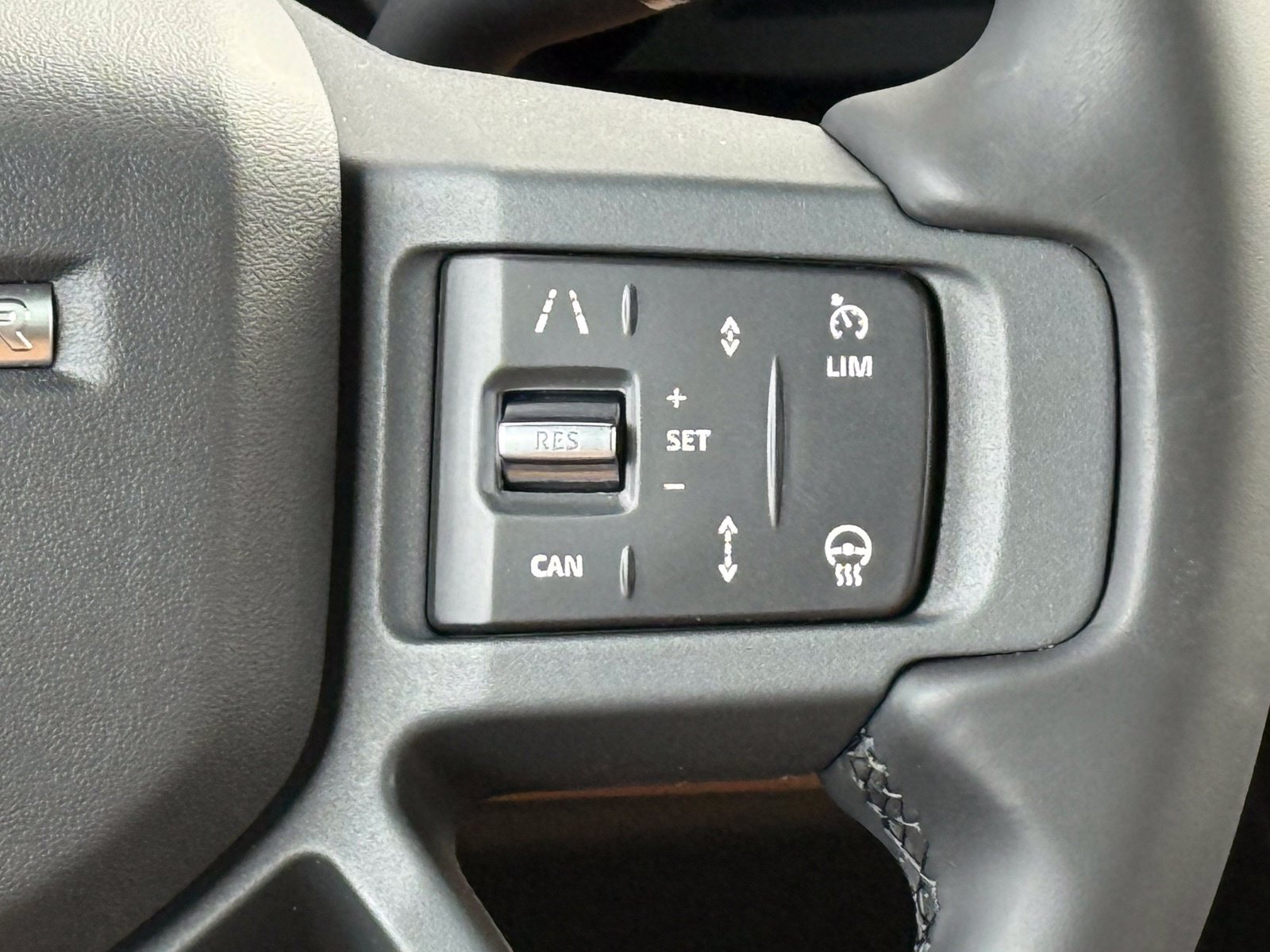 New 2026 Land Rover Defender 110 X-Dynamic SE AWD/4WD image 33