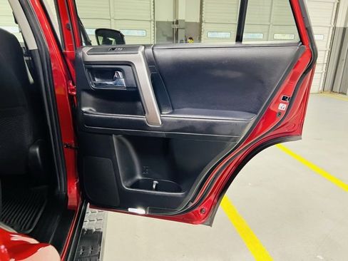 Used 2020 Toyota 4Runner SR5 image 32