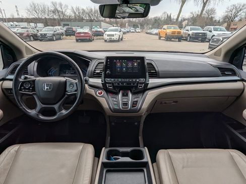 Used 2018 Honda Odyssey Touring image 2