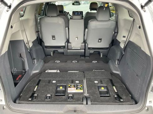 Certified 2024 Toyota Sienna XLE image 8