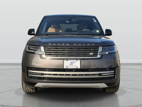 Used 2025 Land Rover Range Rover SE image 2