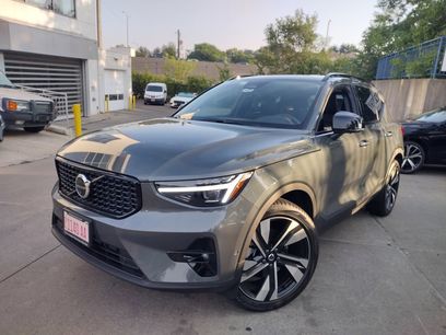 New 2026 Volvo XC40 B5 Ultra w/ Climate Package