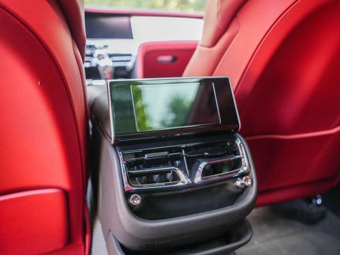 Used 2022 Bentley Flying Spur V8 image 38