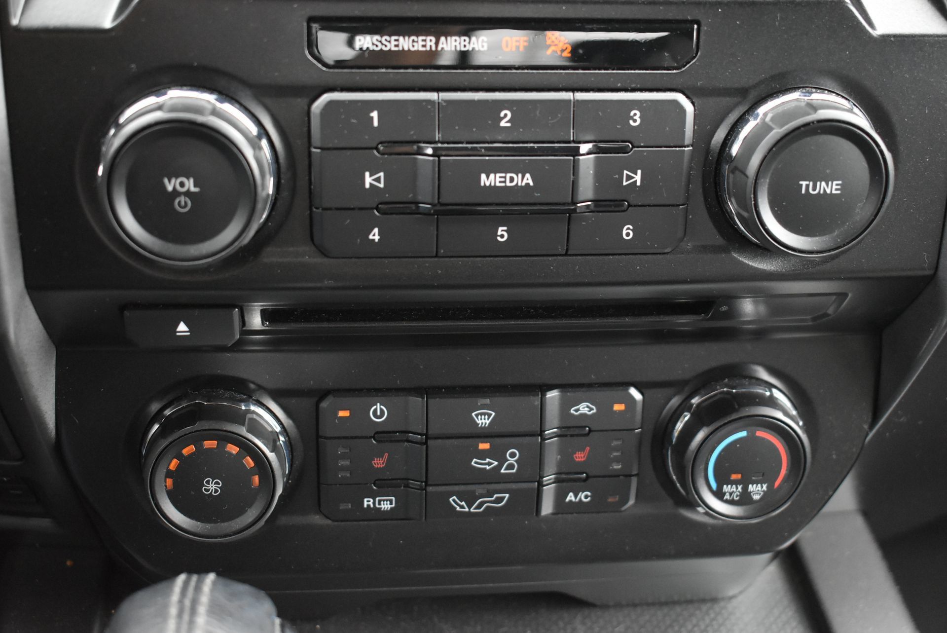 Used 2017 Ford F150 XLT w/ Equipment Group 302A Luxury AWD/4WD image 28