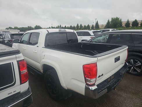 Used 2021 Toyota Tacoma SR5 AWD/4WD image 8