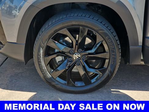 Used 2023 Volkswagen Taos SE FWD image 14