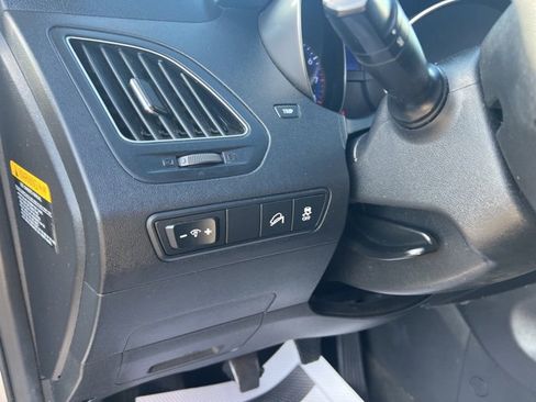 Used 2010 Hyundai Tucson GLS image 21