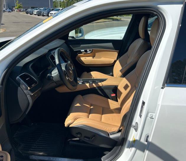 Used 2024 Volvo XC90 B6 Ultimate w/ Lounge Package AWD/4WD image 2