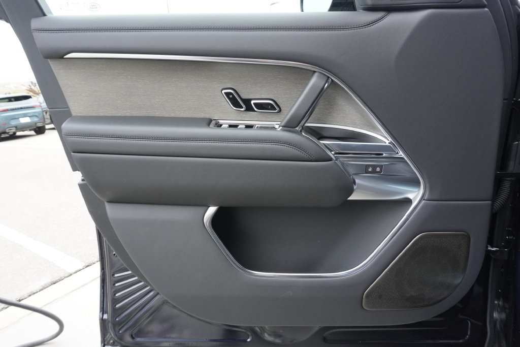 New 2026 Land Rover Range Rover SV AWD/4WD image 17