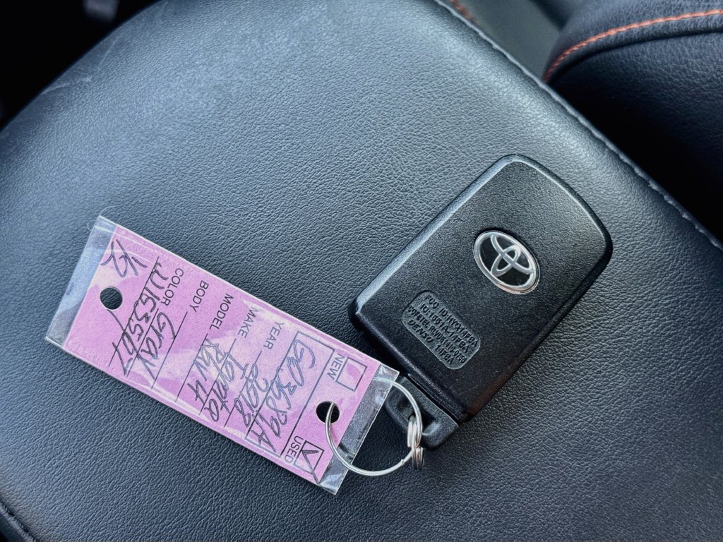 Used 2018 Toyota RAV4 SE w/ Power Extra Value Package FWD image 35
