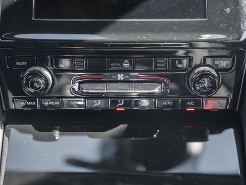 New 2025 Jeep Grand Cherokee Laredo X w/ Luxury Tech Group I image 22