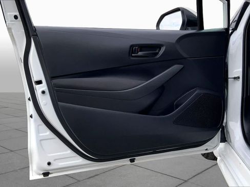 Used 2025 Toyota Corolla LE FWD image 21