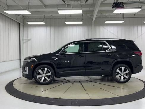 Used 2023 Chevrolet Traverse LT w/ LT Premium Package image 5